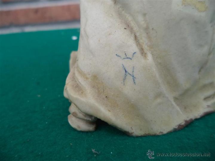 Vintage: figura de resina firmada - Foto 3