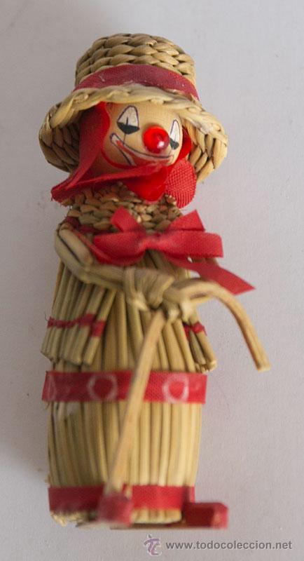 Vintage: FIGURA DE PAJA CON GORRO Y BAST&Oacute;N - Foto 2