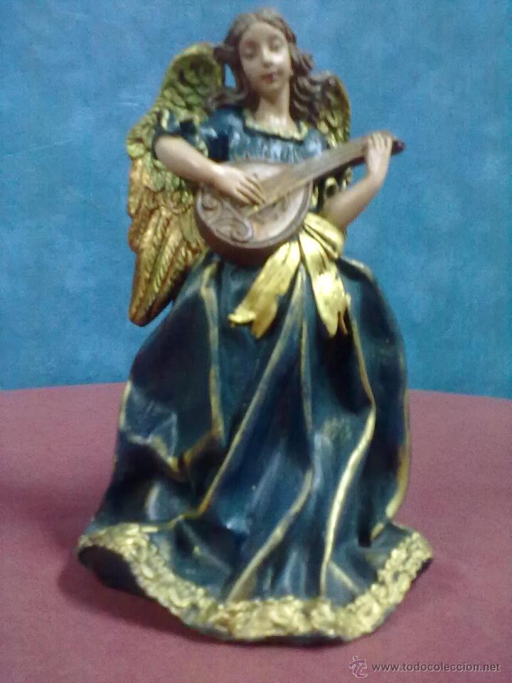 Vintage: FIGURA ALADA MARMOLINA CON LAUD PRIMOROSAMENTE PINTADA