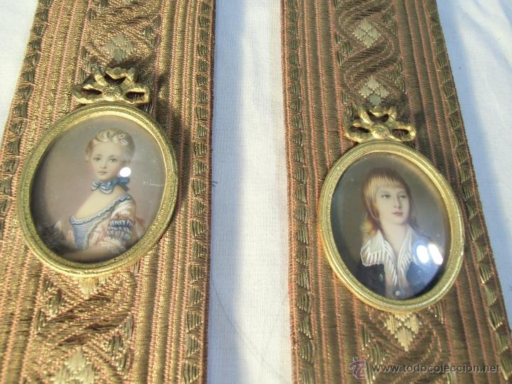 Vintage: 2 bonitas tiras decorativas con miniaturas firmadas.