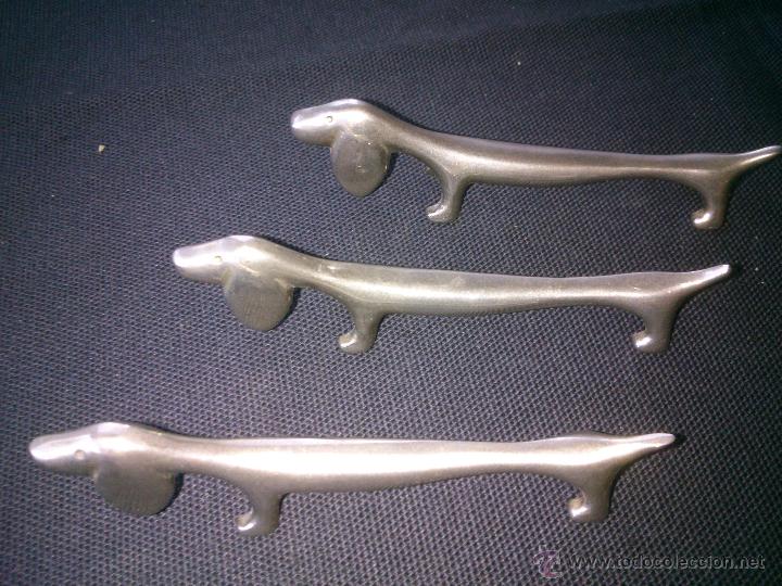 Vintage: CONJUNTO DE PERROS SALCHICHA EM METAL - Foto 1
