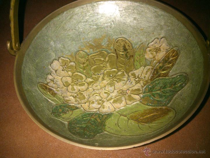 Vintage: DECORATIVO CESTILLO EN BRONCE PINTADO - Foto 2