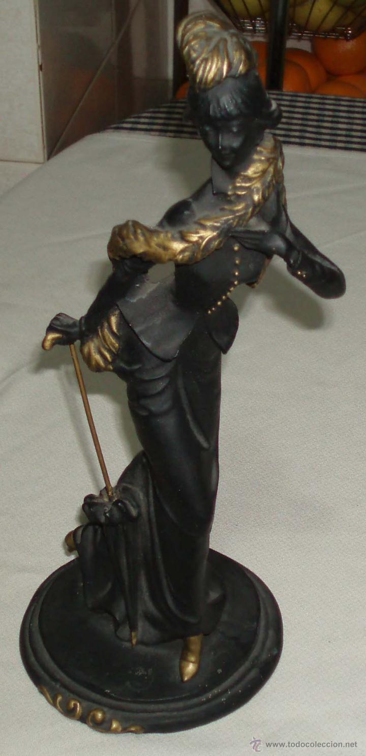 Vintage: figura de la dama del paraguas en Barcelona - Foto 1