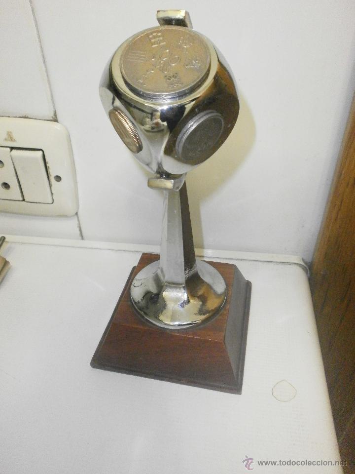 Vintage: Escultura dado metalico con 6 monedas del mundial 82 100 - 50 - 25 - 5 - 1 peseta y 50 centimos