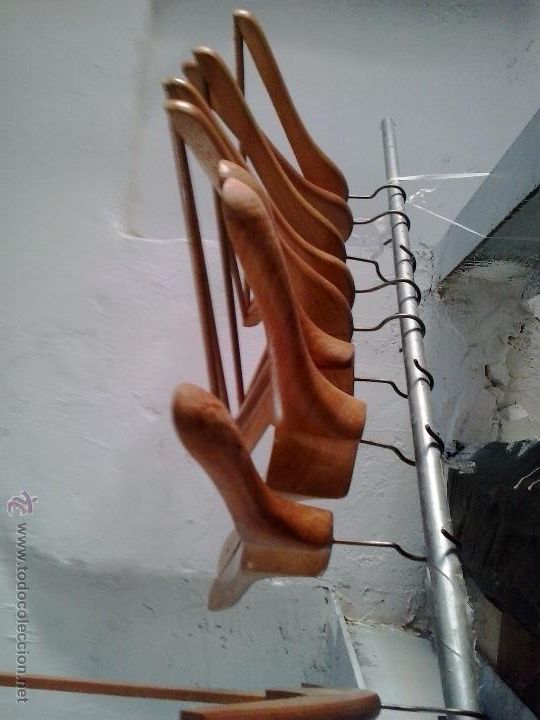 Vintage: lote de perchas de madera - Foto 1