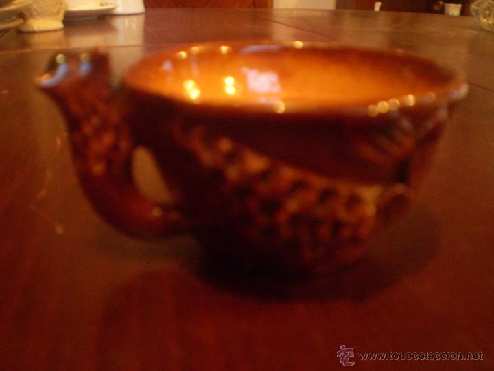 Vintage: TAZA DE BARRO ASA CON LOBO Y HOJAS