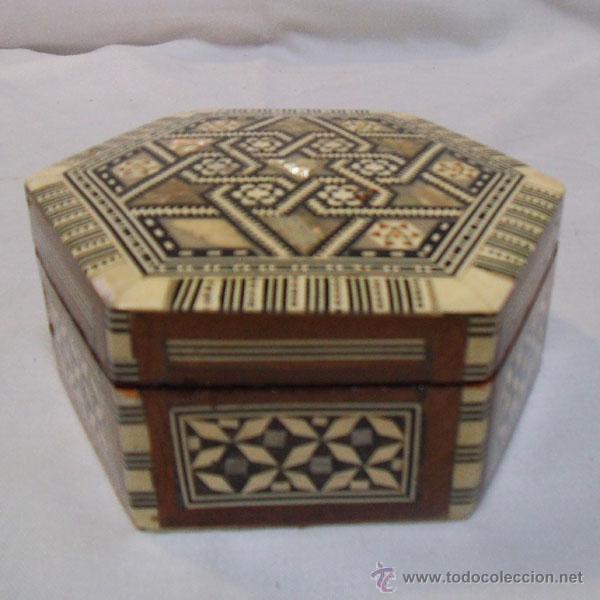 Vintage: FABULOSA CAJA - JOYERO DE MADERA CON INCRUSTACIONES DE N&Aacute;CAR ,  EN FORMA EXAGONAL