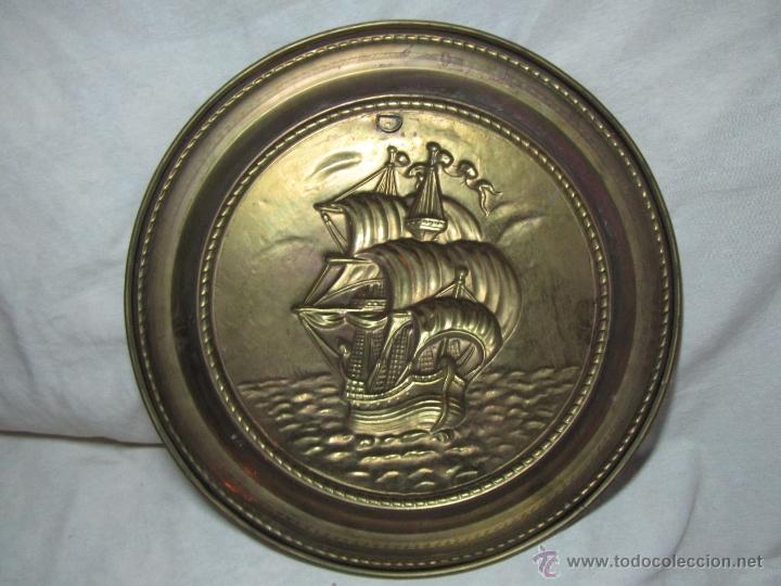Vintage: Plato de bronce o lat&oacute;n para colgar Barco - Foto 6