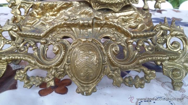 Vintage: antiguos candelabros y reloj de bronce. - Foto 5