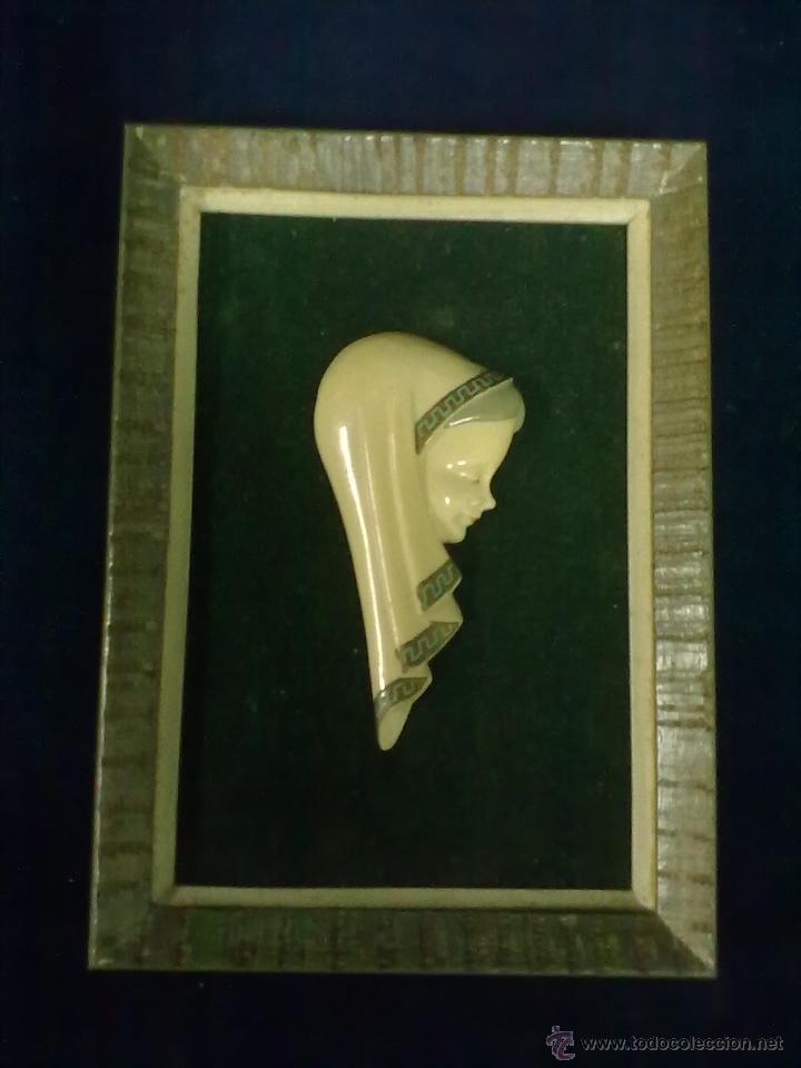 Vintage: VIRGEN NI&Ntilde;A SIMIL MARFIL ENMARCADA