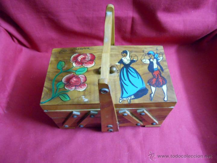 Vintage: COSTURERO DE NI&Ntilde;A DE MADERA - A&Ntilde;OS 60 -