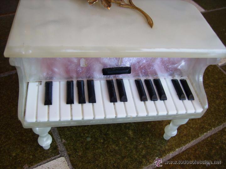 Vintage: **ANTIGUO JOYERO EN FORMA DE PIANO, LA CAJA DE MUSICA NO FUNCIONA**(19 x 13 x 10 cm)