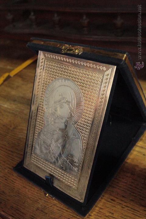 Vintage: imagen de la vida, grabada sobre metal, se cierra en forma de caja de terciopelo