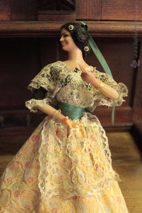 Vintage: Figura de una valeciana con su traje t&iacute;pico, 39cm de altura, a&ntilde;os 60