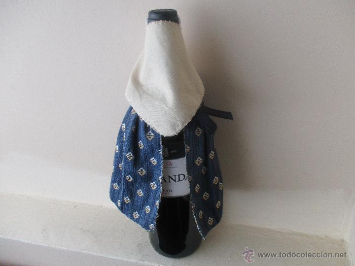Vintage: FUNDA PARA LA BOTELLA DE VINO DE TRAJE REGIONAL - Foto 3