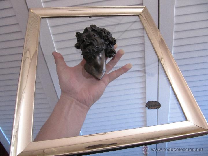 Vintage: ORIGINAL CUADRO CON BUSTO EN RELIEVE ENMARCADO EN CRISTAL CON FIRMA DE AUTOR