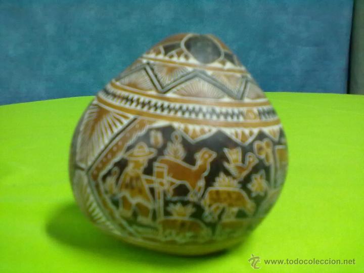 Vintage: CALABAZA TALLADA CON ESCENAS DEL CAMPO Y POLICROMADA