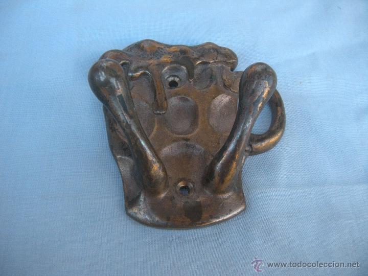 Vintage: CURIOSA PERCHA DE BRONCE JARRA DE CERVEZA