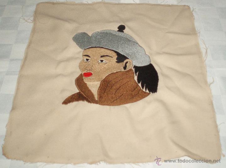 Vintage: bordado de un mongol para enmarcar 33 cms y 32 cms - Foto 1
