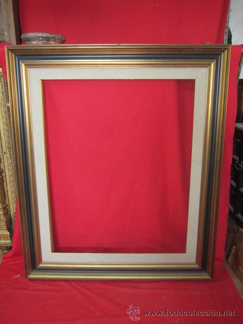 Vintage: Marco en madera en dorado y negro, con paspart&uacute;.