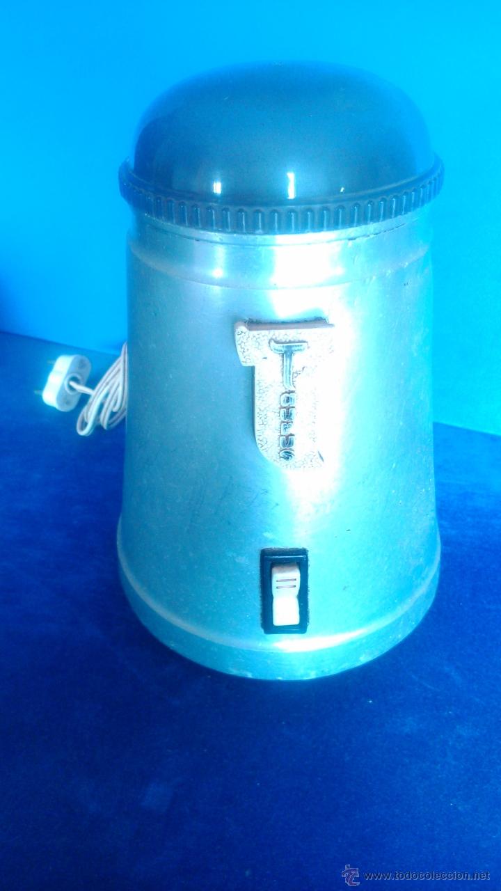 Vintage: MOLINILLO DE CAFE MARCA TAURUS.