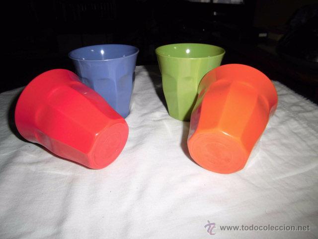Vintage: 4 BONITOS  VASOS PLASTICO DURO - Foto 3