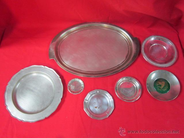 Vintage: G Lote de siete bandejas en metal plateado, de diversas formas y tama&ntilde;os.