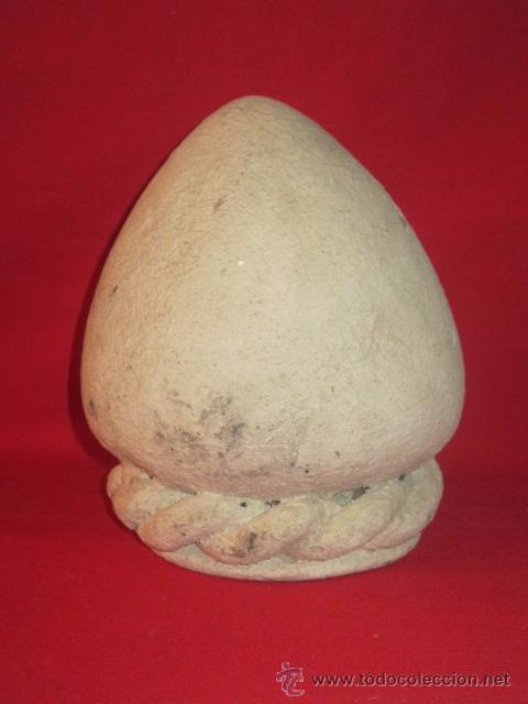 Vintage: Bonita pi&ntilde;a decorativa en color marfil.