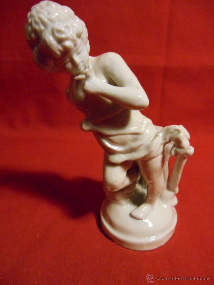Vintage: ANTIGUA FIGURA DE PORCELANA BLANCA
