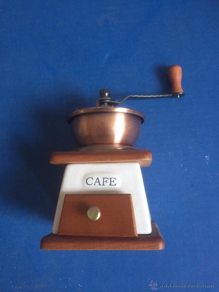 Vintage: Precioso molinillo de porcelana decorada,madera y laton cobre bronce