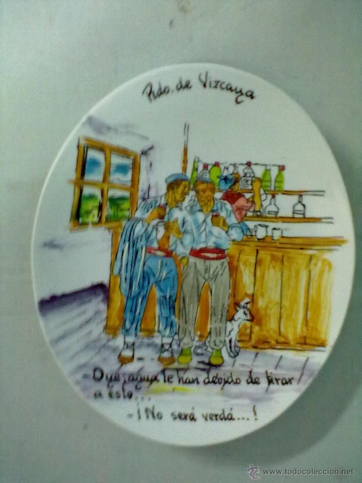 Vintage: DECORATIVO PLATO PLASTICO PINTADO ESCENA TABERNA VASCA