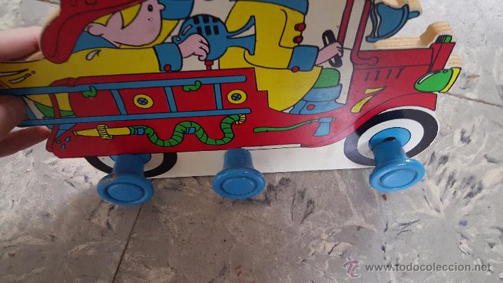 Vintage: percha infantil de madera, bomberos, 1980s - Foto 2