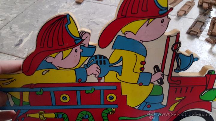 Vintage: percha infantil de madera, bomberos, 1980s - Foto 3
