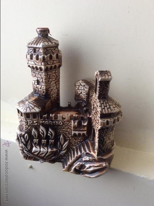 Vintage: BOTELLA CON FORMA DEL CASTILLO DE  LA REPUBLICA DE SAN MARINO - Foto 3