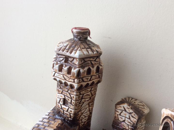 Vintage: BOTELLA CON FORMA DEL CASTILLO DE  LA REPUBLICA DE SAN MARINO - Foto 4