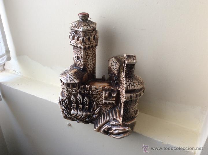 Vintage: BOTELLA CON FORMA DEL CASTILLO DE  LA REPUBLICA DE SAN MARINO - Foto 6