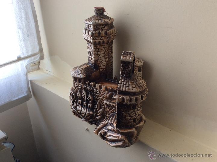 Vintage: BOTELLA CON FORMA DEL CASTILLO DE  LA REPUBLICA DE SAN MARINO - Foto 14