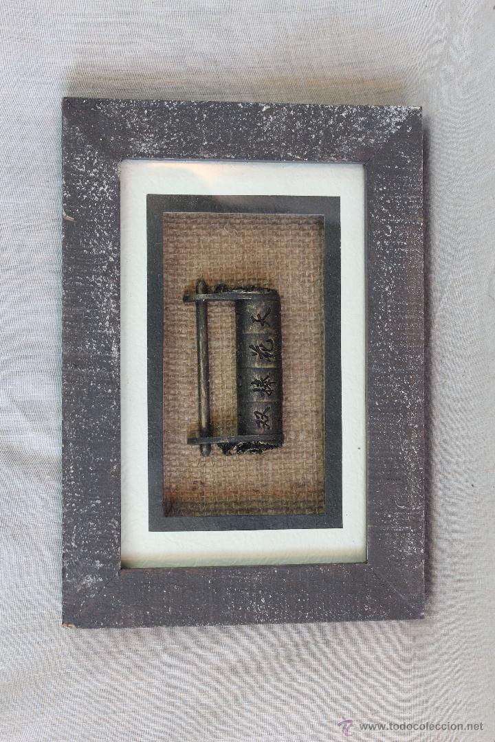 Vintage: cuadro vitrina con rueda de rezo tibetano - Foto 1