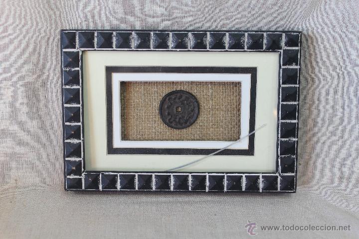 Vintage: cuadro vitrina con rueda etnica - Foto 1