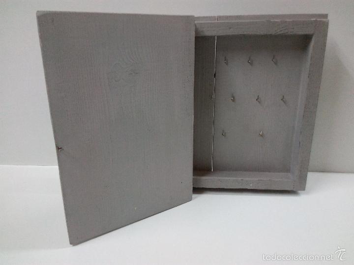 Vintage: CAJA CON FORMA DE LIBRO PARA COLGAR LAS LLAVES - Foto 2