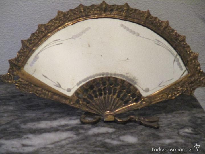 Vintage: ESPEJO DE BRONCE CON FORMA DE ABANICO - Foto 1