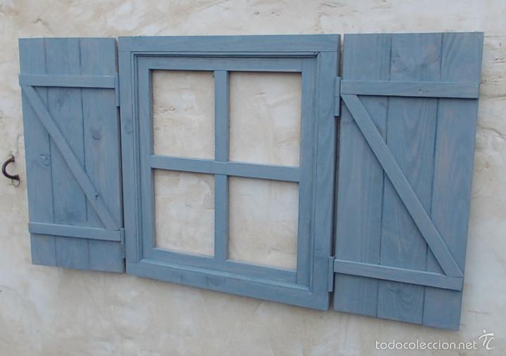 ventana de madera con postigos o contraventanas,azul decapada, vintage