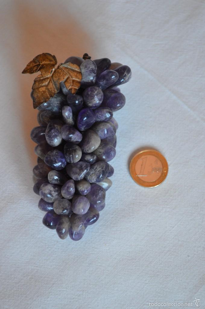 Vintage: Racimo de uvas en amatista. A&ntilde;os 70. romanjuguetesymas.