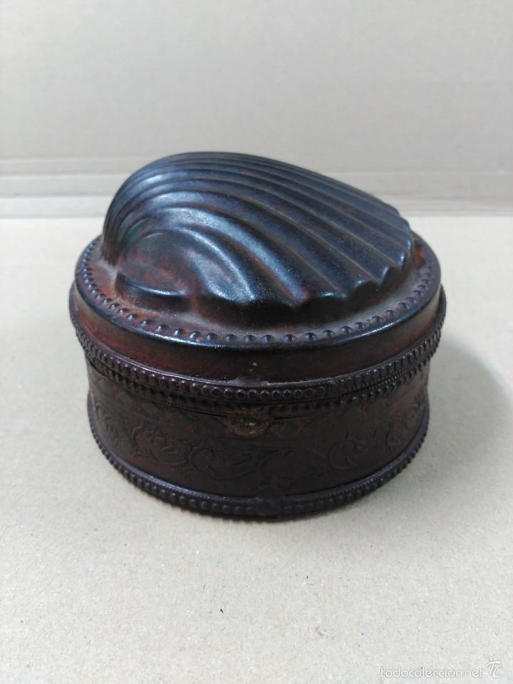 Vintage: Caja de hierro con forma de concha - Foto 2
