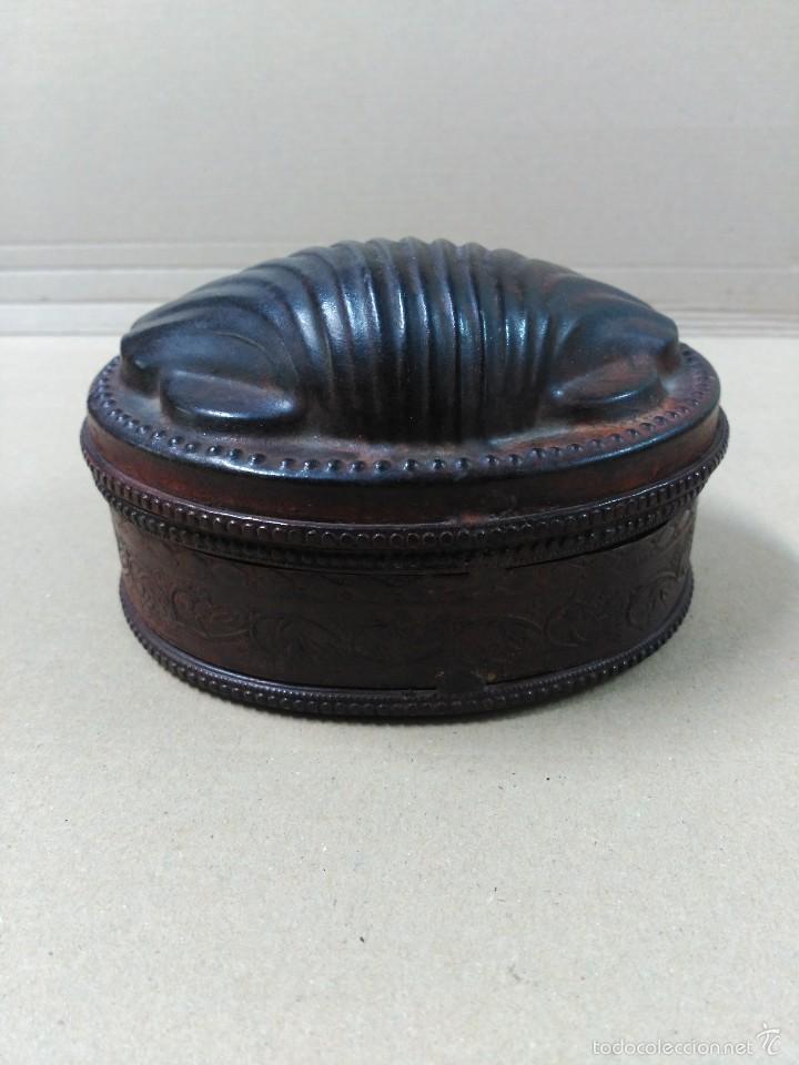 Vintage: Caja de hierro con forma de concha - Foto 4