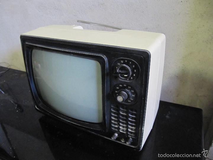 REGALO Tv vintage 14 pulgadas blanco y negro