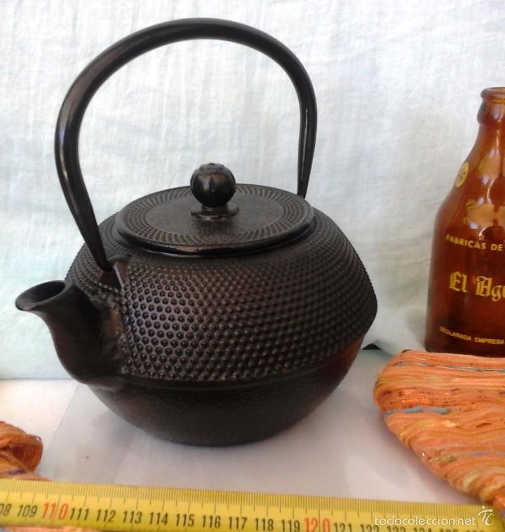 Vintage: TETERA EN METAL PR&Aacute;CTICAMENTE NUEVA. PRECIOSA Y PESADA PIEZA.