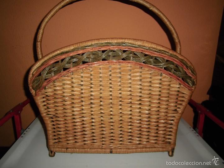 Vintage: ORIGINAL REVISTERO DE MIMBRE - Foto 2