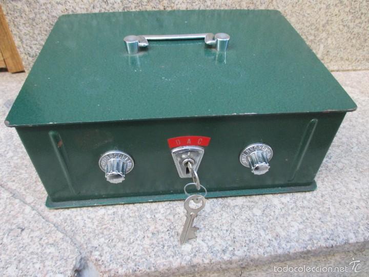 Vintage: CAJA FUERTE CAUDALES, CERRADURA DE CLAVE FUNCIONANDO - APROX 1960, 24X20.5 FONDO X 10.5 ALTO 2 KG.
