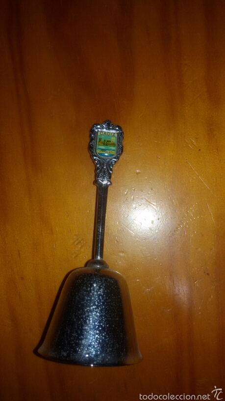Vintage: Bonita campanita a&ntilde;os 70 con insignia cadiz